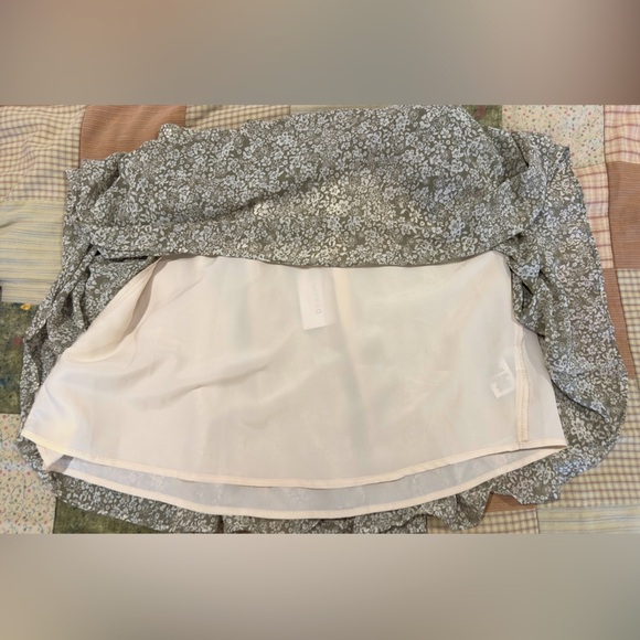 DYNAMITE mini pleated printed skirt - Picture 4 of 5